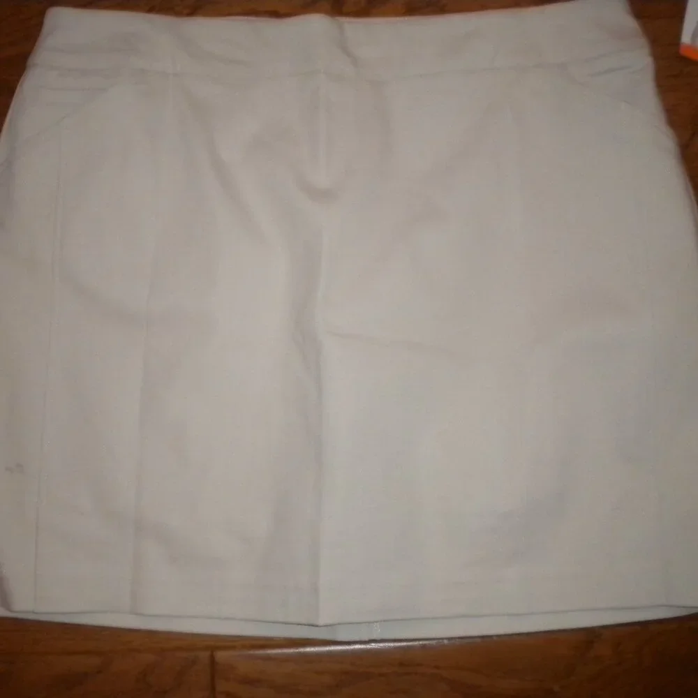 S.C. & CO Women’s Plus Size XXL Tan Tummy Control Pull-On Skort NWT - Picture 3 of 4